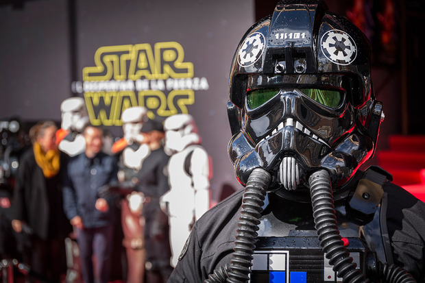 300 fans celebran el lanzamiento de Star Wars: El Despertar de la Fuerza 3