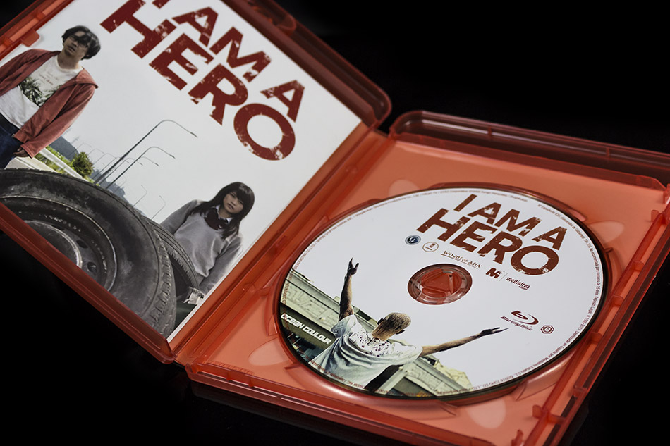 Fotografías de I Am a Hero en Blu-ray con funda y libreto 12