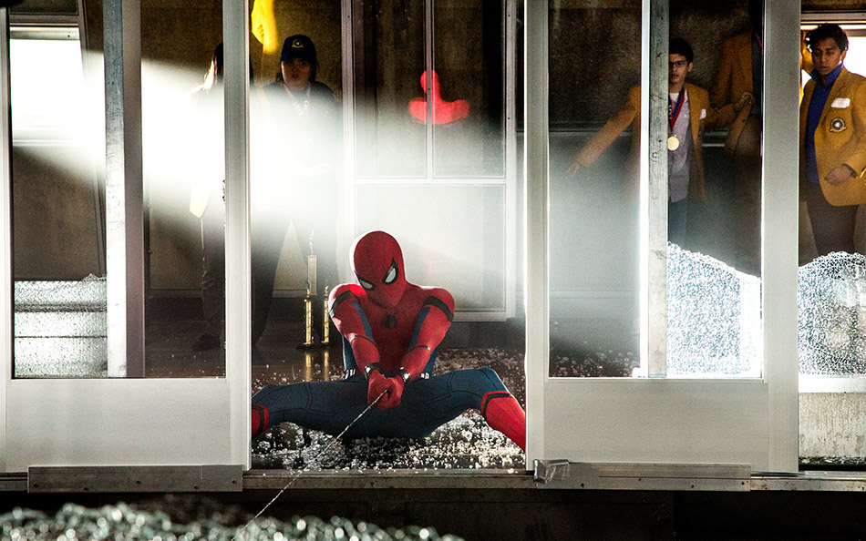 Póster final de Spider-Man: Homecoming y nuevas imágenes 15