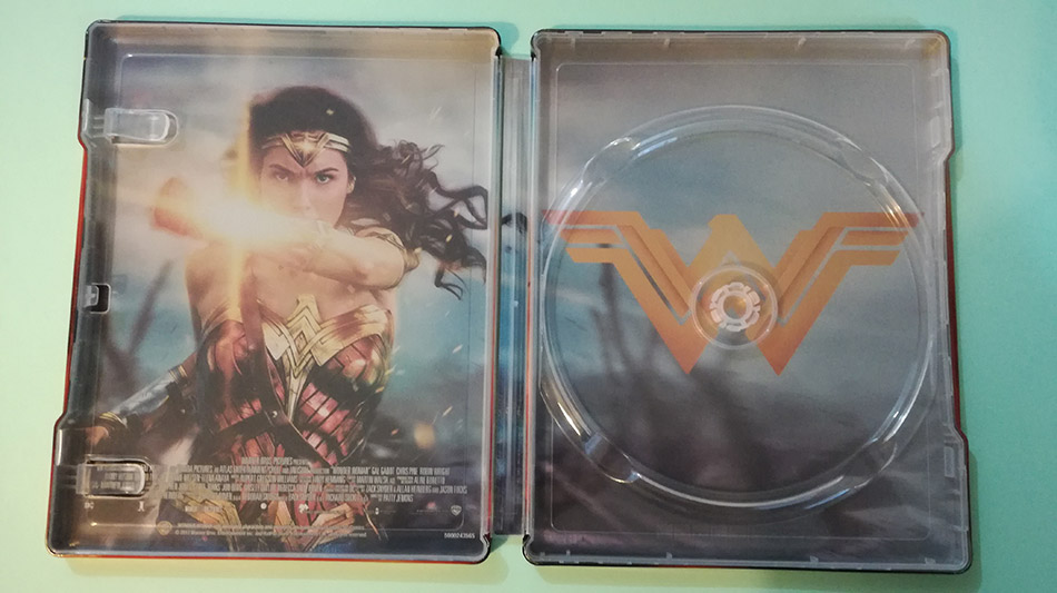 Fotografías del Steelbook de Wonder Woman en Blu-ray 10