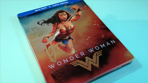 Fotografías del Steelbook ilustrado de Wonder Woman en Blu-ray