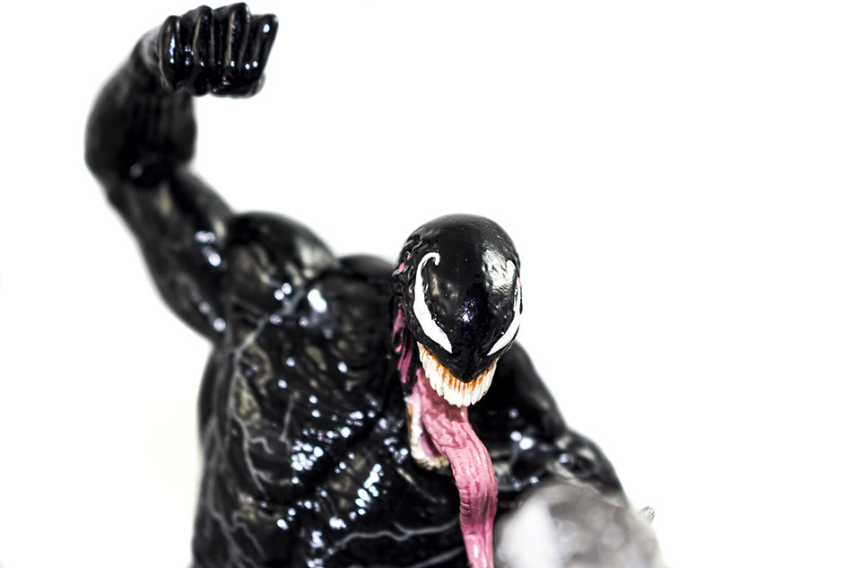 Fotografías de la edición coleccionista de Venom con figura en UHD 4K 19
