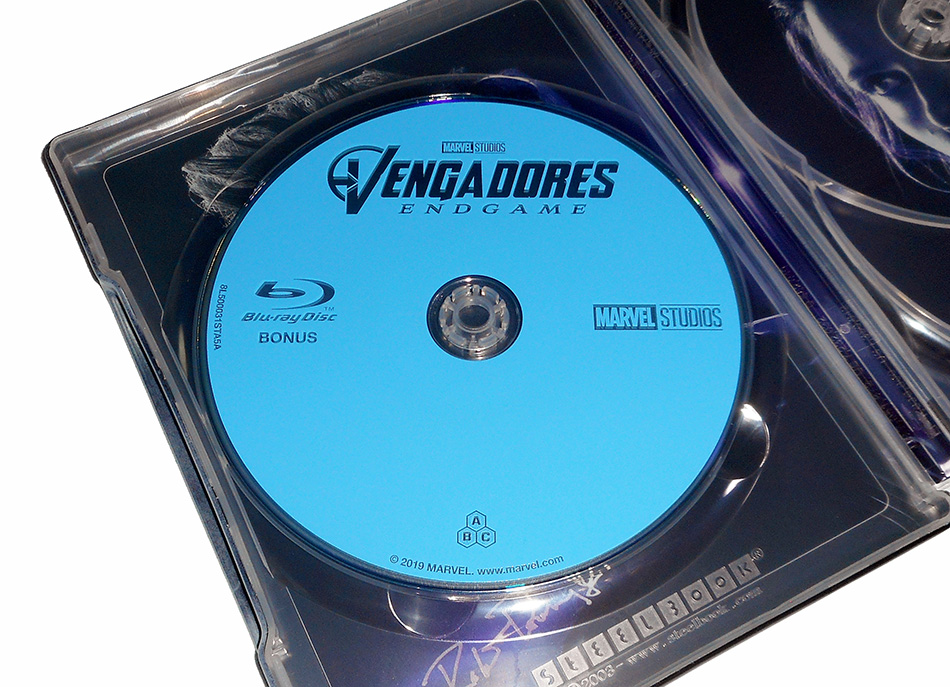 Fotografías del Steelbook de Vengadores: Endgame en Blu-ray 3D 12