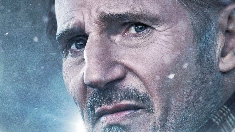 Tráiler de Ice Road, con Liam Neeson conduciendo un camión sobre el hielo