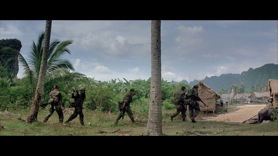 captura de imagen de Corazones de Hierro Blu-ray - 10