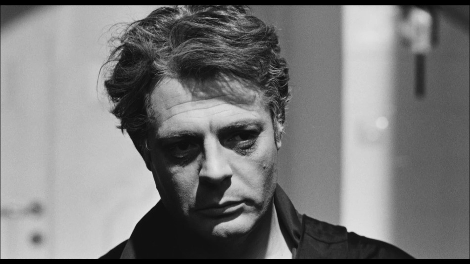 captura de imagen de Fellini 8 1/2 Blu-ray - 3