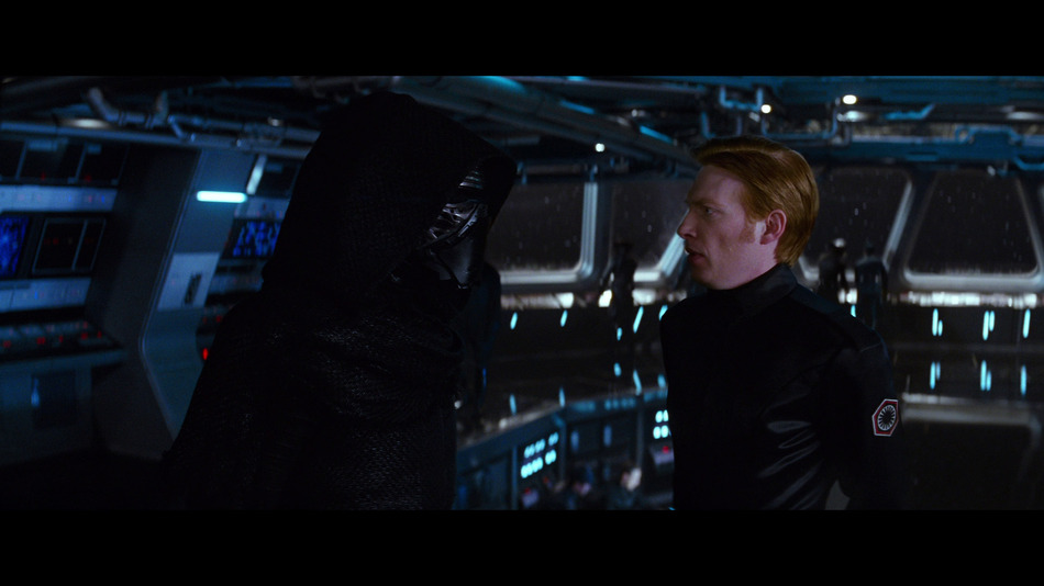 captura de imagen de Star Wars: El Despertar de la Fuerza - Edición Metálica Blu-ray - 5