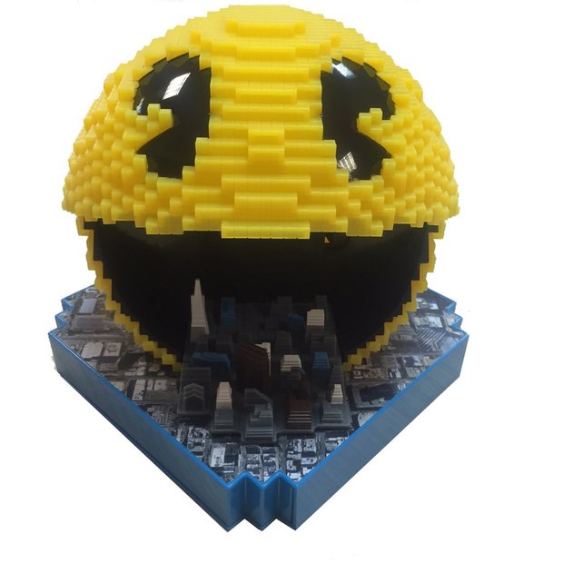 Imagen real de la edición limitada 'Pacman Cityscape' de "Pixels", anunciada en España.