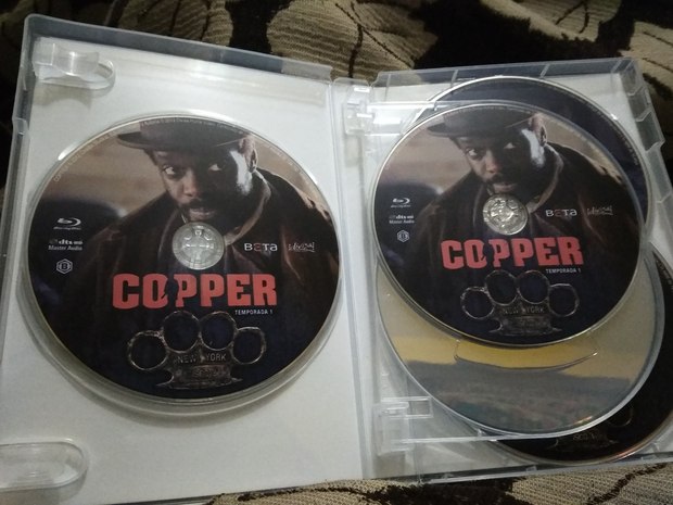 Doble CD en la serie Copper