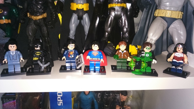 Lego identidades secretas: Clark, Bruce, Hal y Diana