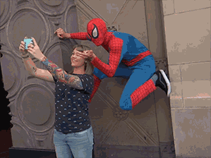 Cuando te reemplazan como Spiderman y tienes que buscarte la vida como sea.