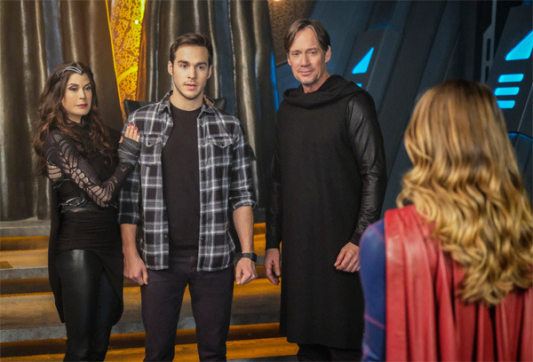 'Supergirl': Primeras imágenes de Teri Hatcher y Kevin Sorbo en la serie