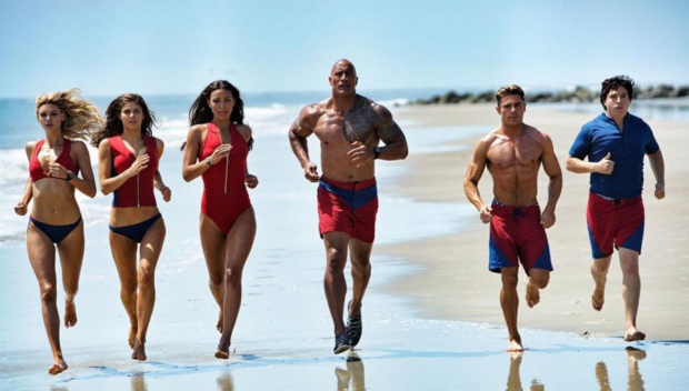 Dwayne Johnson promete "muchas tetas y culos" en el nuevo remake de 'Los vigilantes de la playa'
