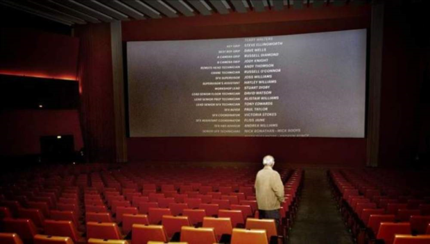 Atacan a una mujer en una sala de cine por pedir silencio 
