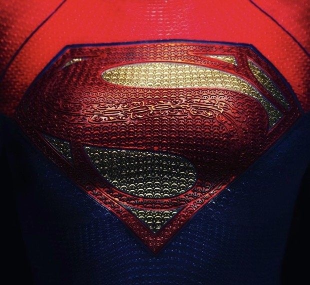 Primer avance del traje de Supergirl en la película The Flash