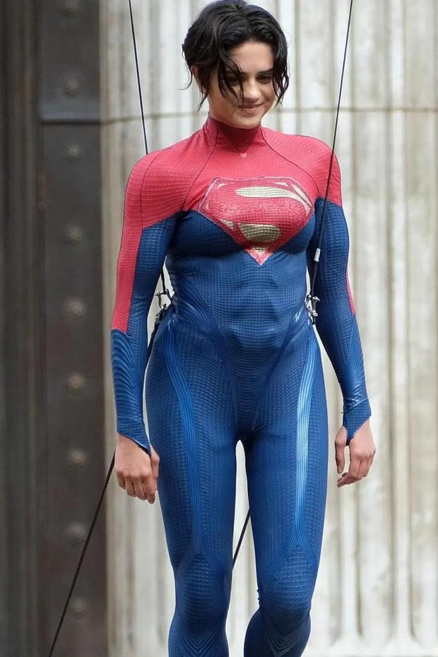 Primer vistazo a Supergirl en el set de The Flash
