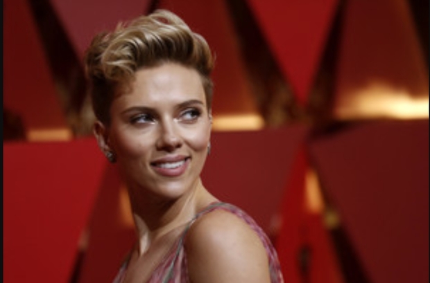 Scarlett Johansson renuncia a encarnar a un transexual ante las protestas del colectivo