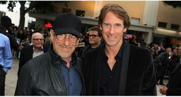 "Michael Bay" sustituye a "Steven Spielberg" al frente de (ROBOPOCALYPSE). 