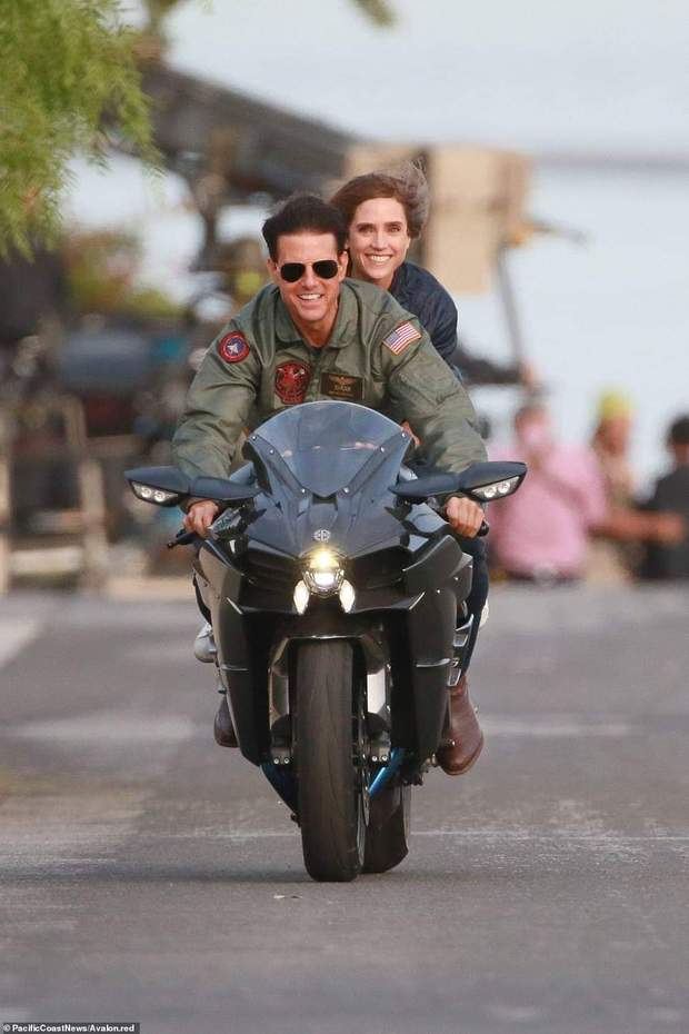Imagen: "Tom Cruise y Jennifer Connelly" en el Rodaje de (TOP GUN 2). 