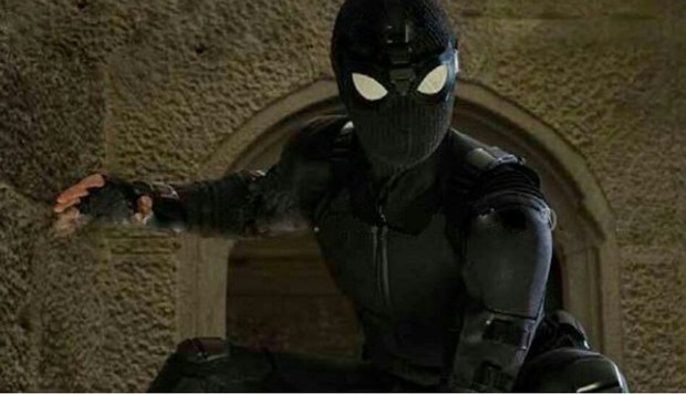 Peter Parker se Vuelve Oscuro en la Primera Imagen de (SPIDERMAN - LEJOS DE CASA). 