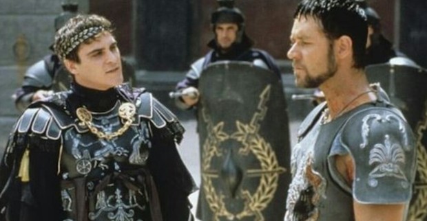 "Russell Crowe" Felicita a "Joaquin Phoenix" por su Oscar: Debiste Ganar por Gladiator. 