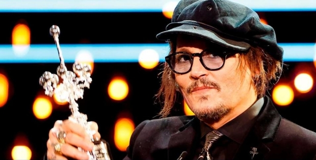 "Johnny Depp" Recibe con Humildad el Premio Donostia en San Sebastián.