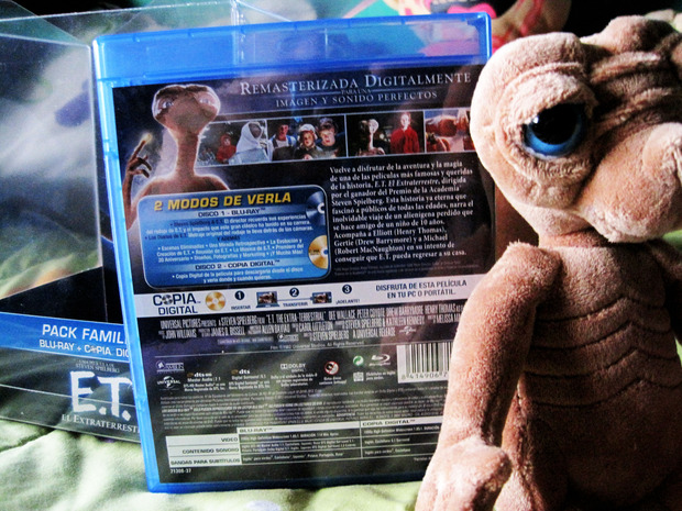 E.T. El Extraterrestre: Edición Peluche. Blu Ray Pack Trasera Fuera