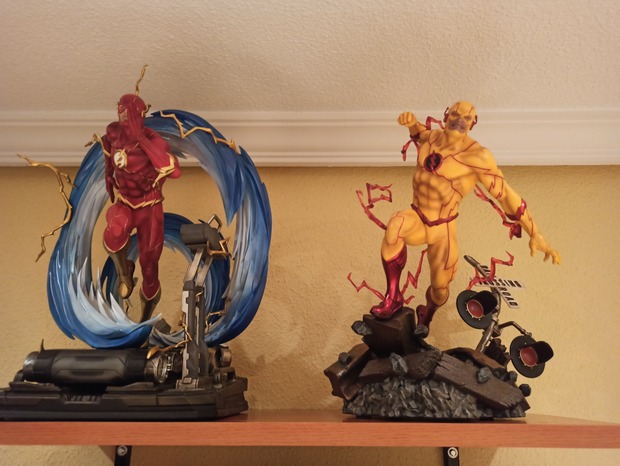 The flash y reverso de Flash estatuas
