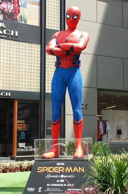 Estatua de Spiderman Homecoming en Kuala Lumpur