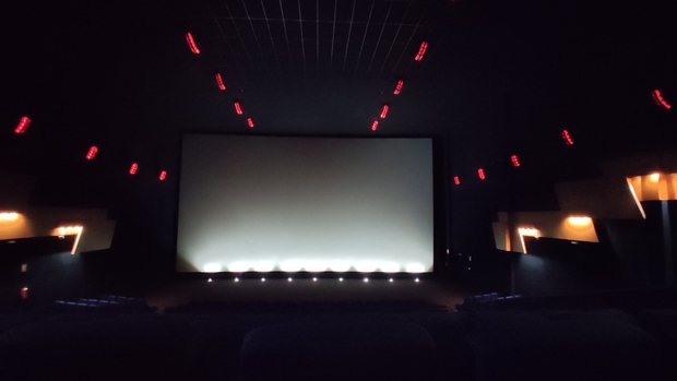 ¿Qué película os gustaría ver en una sala cómo está que no hayáis visto en el cine?