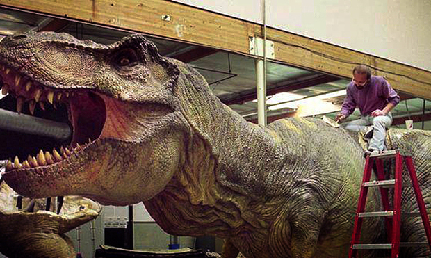 Colin Trevorrow confirma el uso de Dinosaurios Animatrónicos y que habrá secuelas de JURASSIC WORLD.