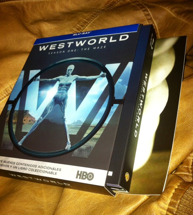 Westworld: Digipak, libreto y relieves.