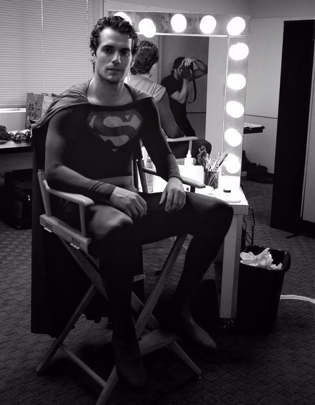 Henry Cavill con el traje del Superman de Christopher Reeve