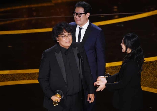 Ganador mejor guión original para Han Jin-won y  Bong Joon-ho