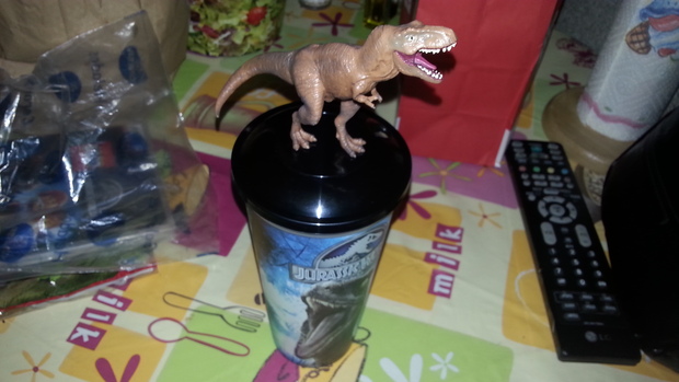 Jurassic World: Vaso de regalo con el menú de Cinesa