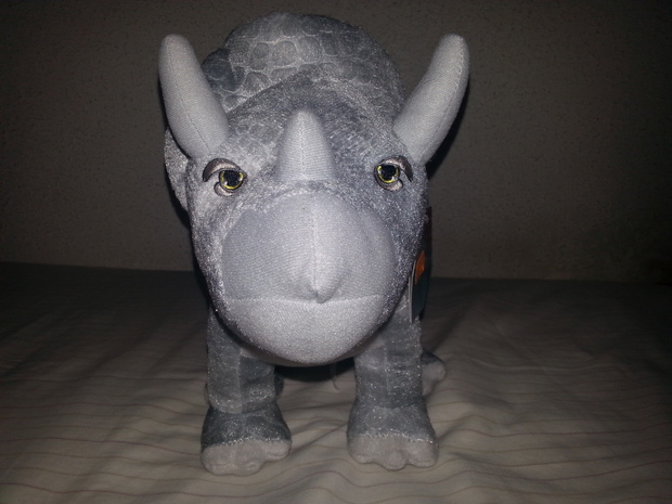 Peluche Triceratops Jurassic World 1/4 (Gracias a Albertronik por el aviso)