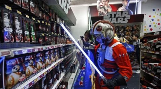 Hasbro aumenta 9% sus ganancias por venta de juguetes de Star Wars y Jurassic World