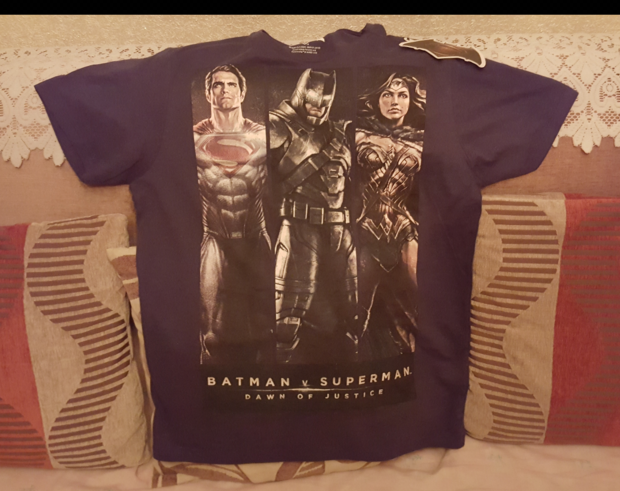 Batman vs Superman: camiseta parte delantera