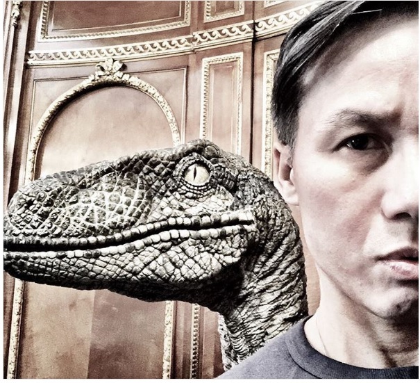 El actor @BD_WONG ya esta en Pinewood Studios dispuesto a interpretar nuevamente a Henry Wu en Jurassic World 2 y lo celebra subiendo esta foto a su instagram... y alguna noticia mas sobre lugares y fechas de rodaje SIN SPOILERS