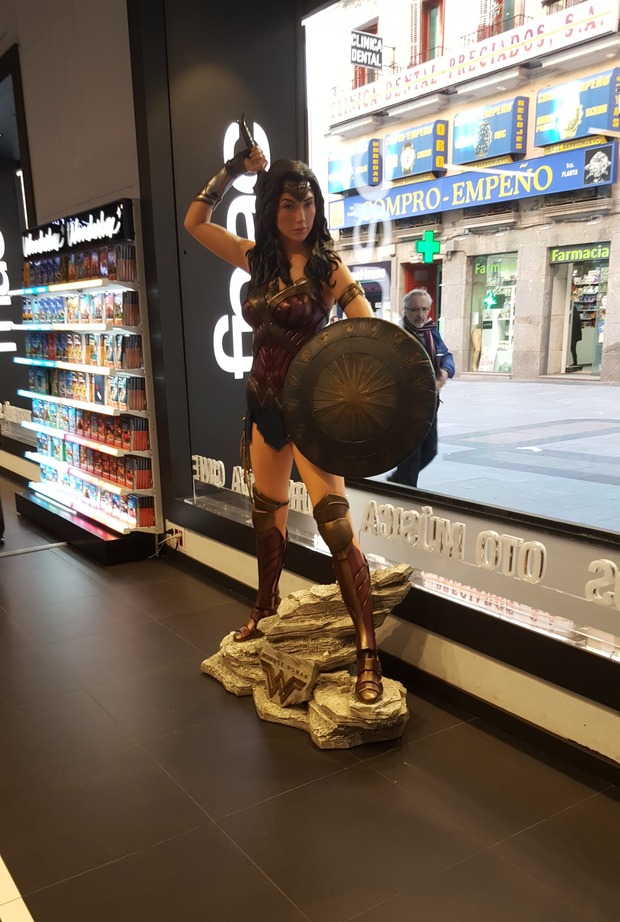 Wonder Woman a tamaño real en la Fnac