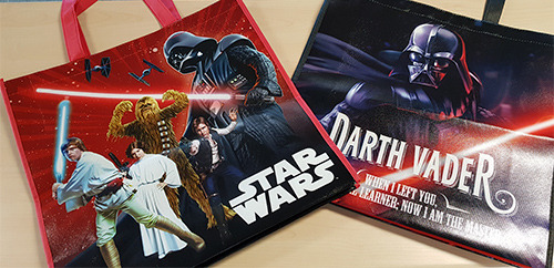 Por si a alguien le interesa comprando en Fnac cualquier edición de Star Wars Los Últimos Jedi regalan estas bolsas