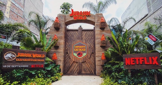 Netflix recrea las puertas de Jurassic World en CdMx, previo al estren Campamento Cretácico + Web