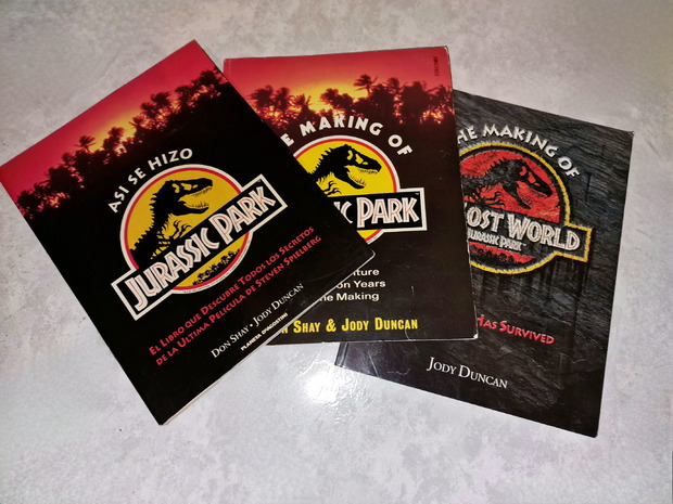 Mi colección de libros Making of de Jurassic Park 