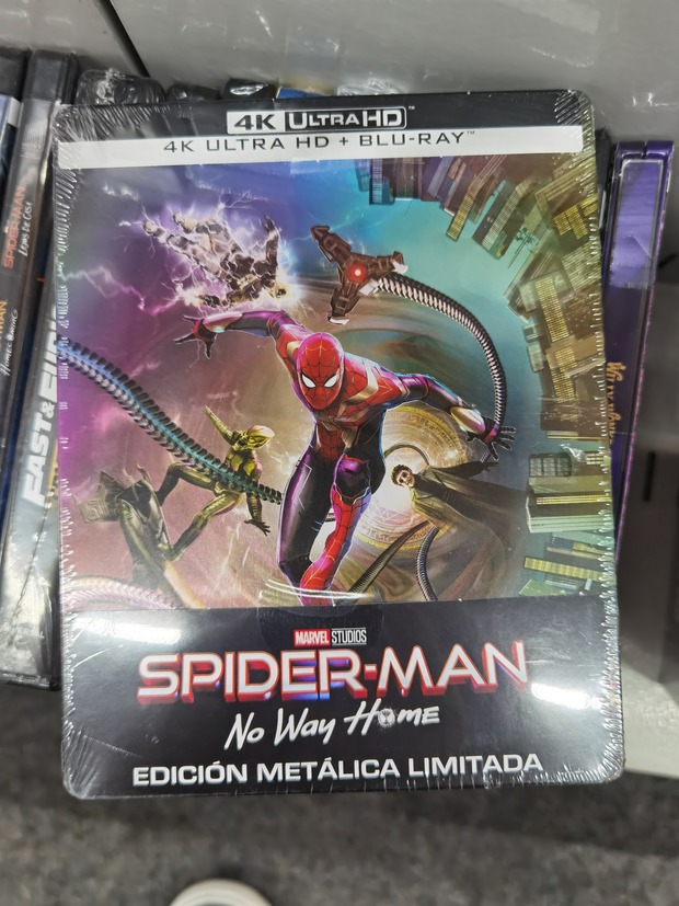 Un steel de Spider-man en Media Mark 