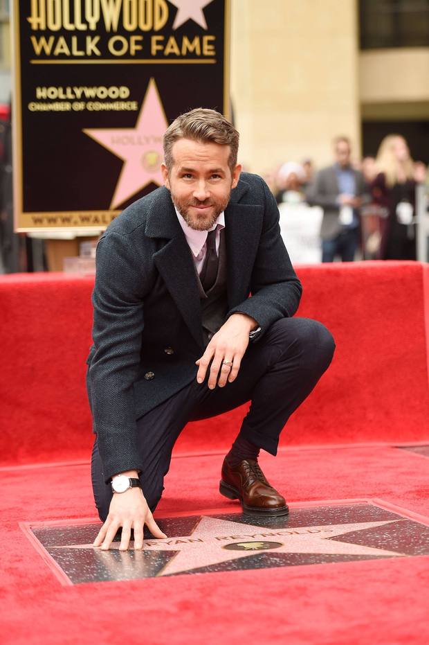 Ryan Reynolds recibe su estrella en el Paseo de la Fama de Hollywood.