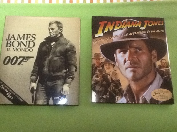 Libros "Indiana Jones" y "007"