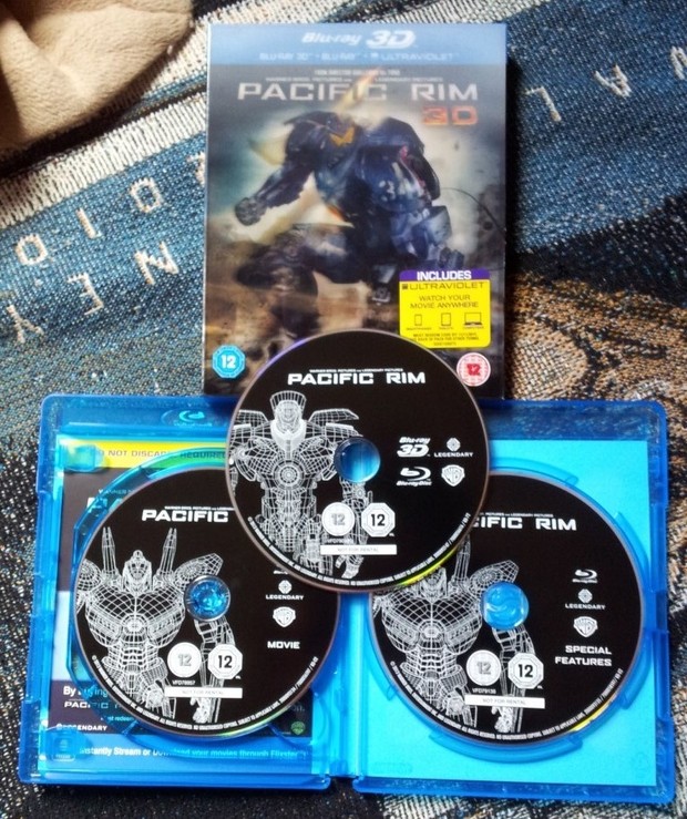 Pacific Rim 3D (UK) - Edicion 3 discos (BD2D, BD3D, Extras) con Funda lenticular