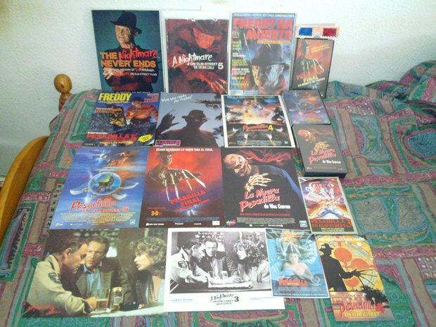 Pequeña Colección de VHS's, Gafas 3D Oficial de Pesadilla Final, Revistas Magazine Oficiales, Libros Oficiales y Promoción Oficial de la Saga de: Pesadilla en Elm Street Freddy Krueger (Robert Englund)