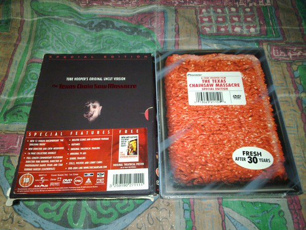DVD's UK The Texas Chainsaw Massacre Special Edition Uncut con Libreto exclusivo de 16 Pags forrado en piel y USA Pioneer Special Edition con funda de Plastico con relieve 3D simulando Carne Envasada