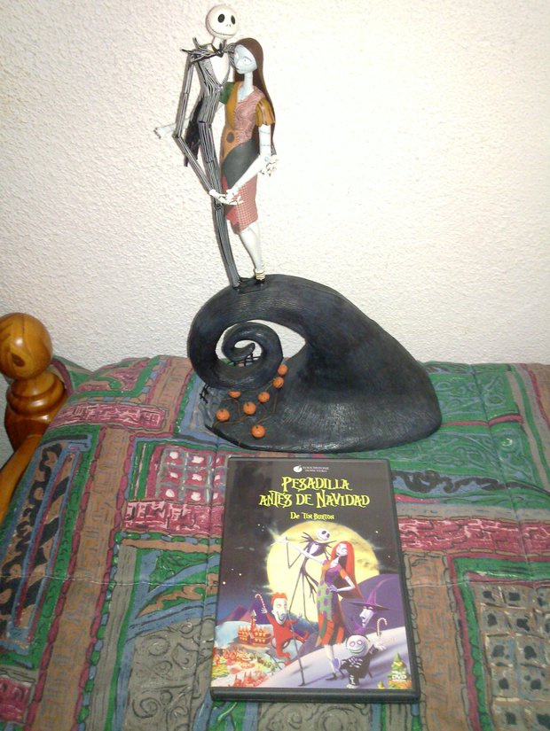 DVD + Figura: Spiral Hill Jack Squelleton y Sally (Pesadilla Antes de Navidad - Tim Burton)